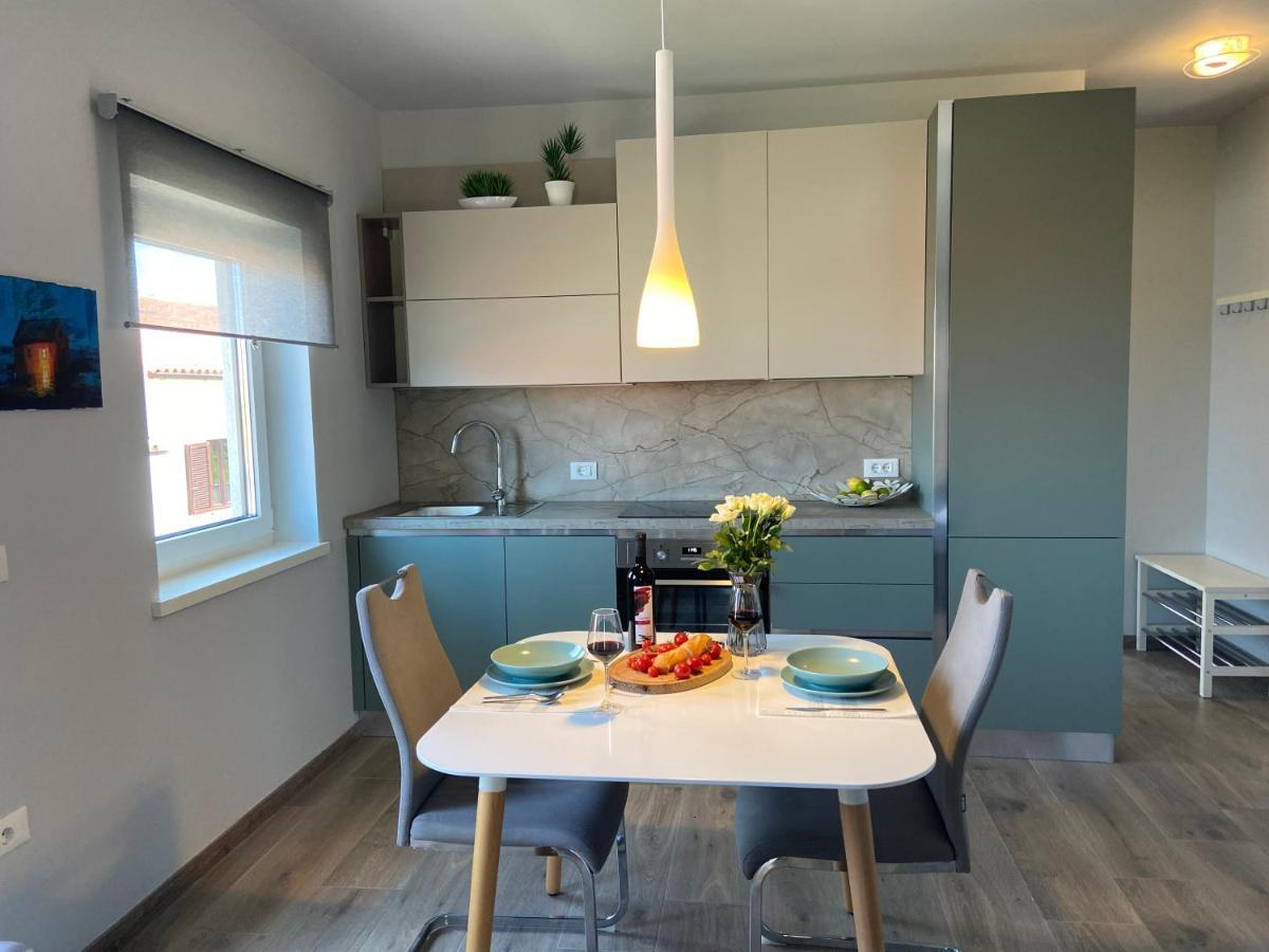 Apartmani Zuzic Porec Bagian luar foto