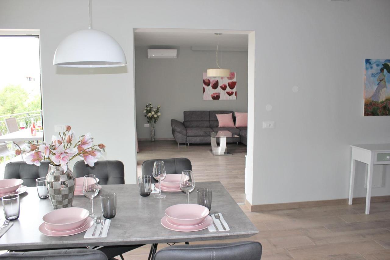 Apartmani Zuzic Porec Bagian luar foto